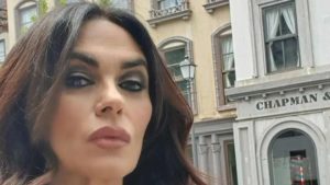 Maria Grazia Cucinotta insieme ad un fusto da brividi