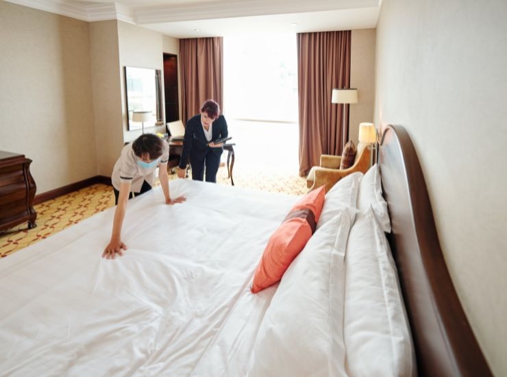 Controllare che non ci siano cimici da letto in hotel