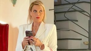 Simona Ventura e il suo outfit di tendenza