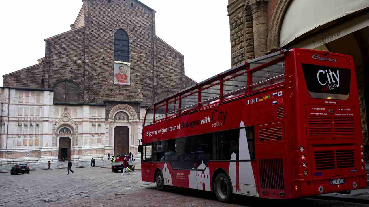 Autobus a Bologna (depositphotos) - belligea.it