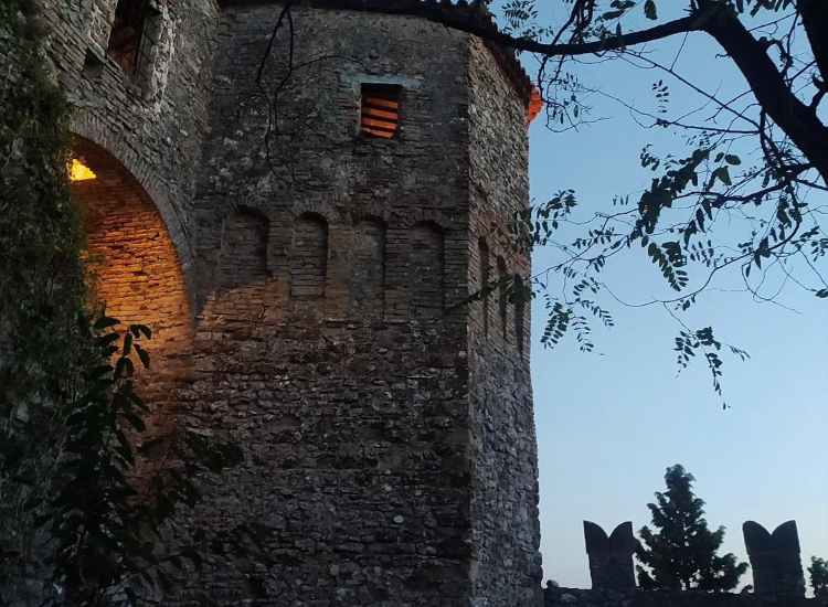 Il Castello di Montebello in Romagna