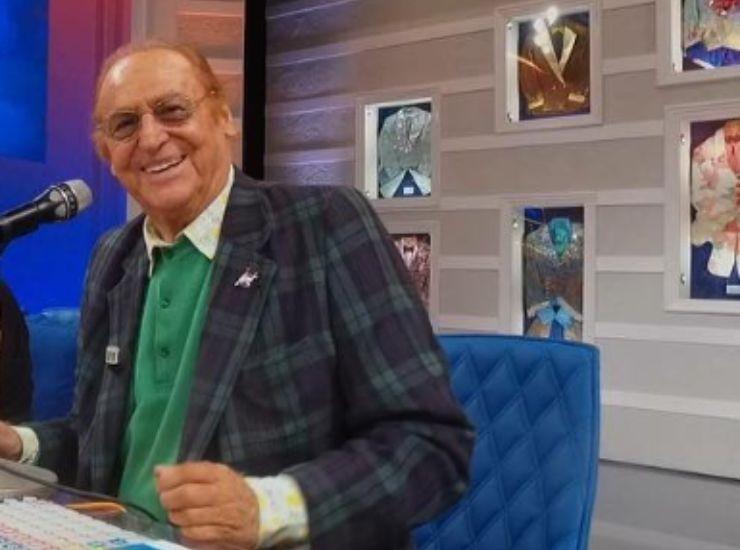 Renzo Arbore sorridente