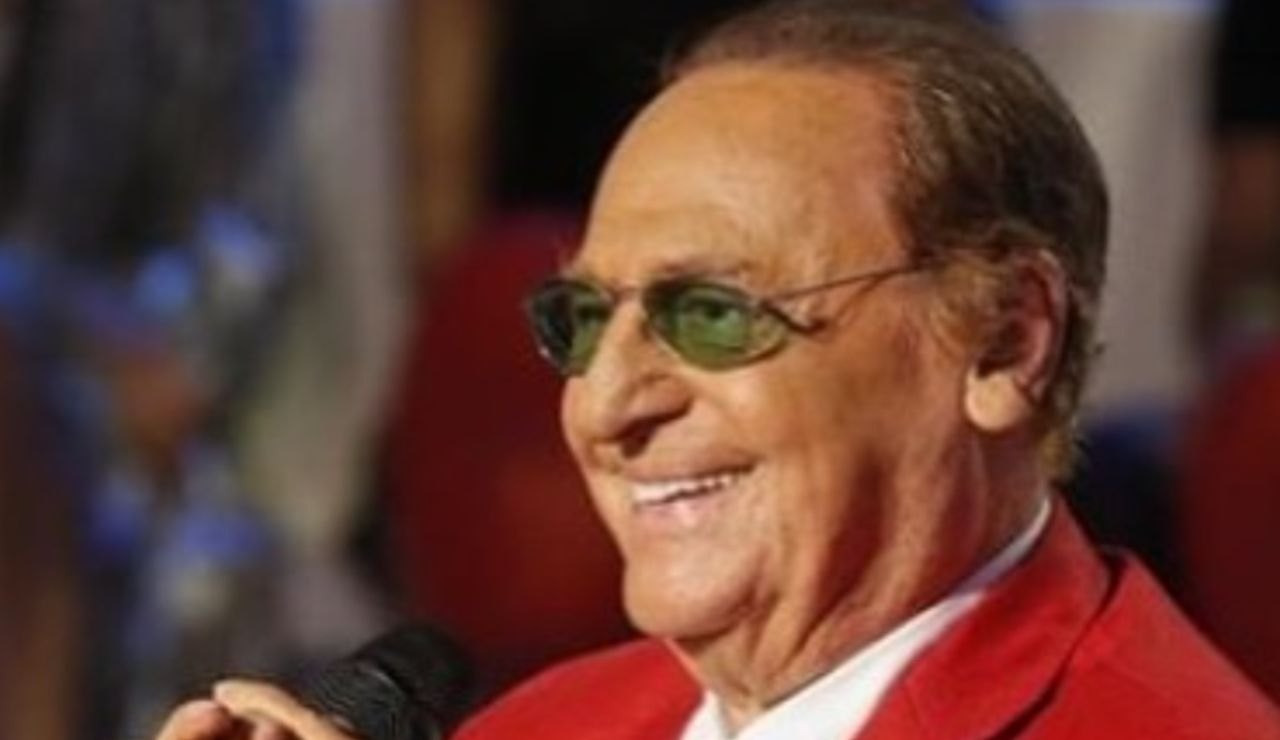 Renzo Arbore sorridente