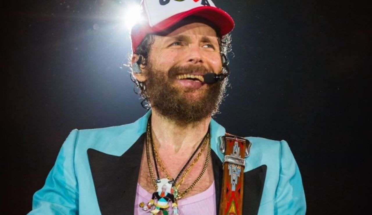 Jovanotti durante un concerto