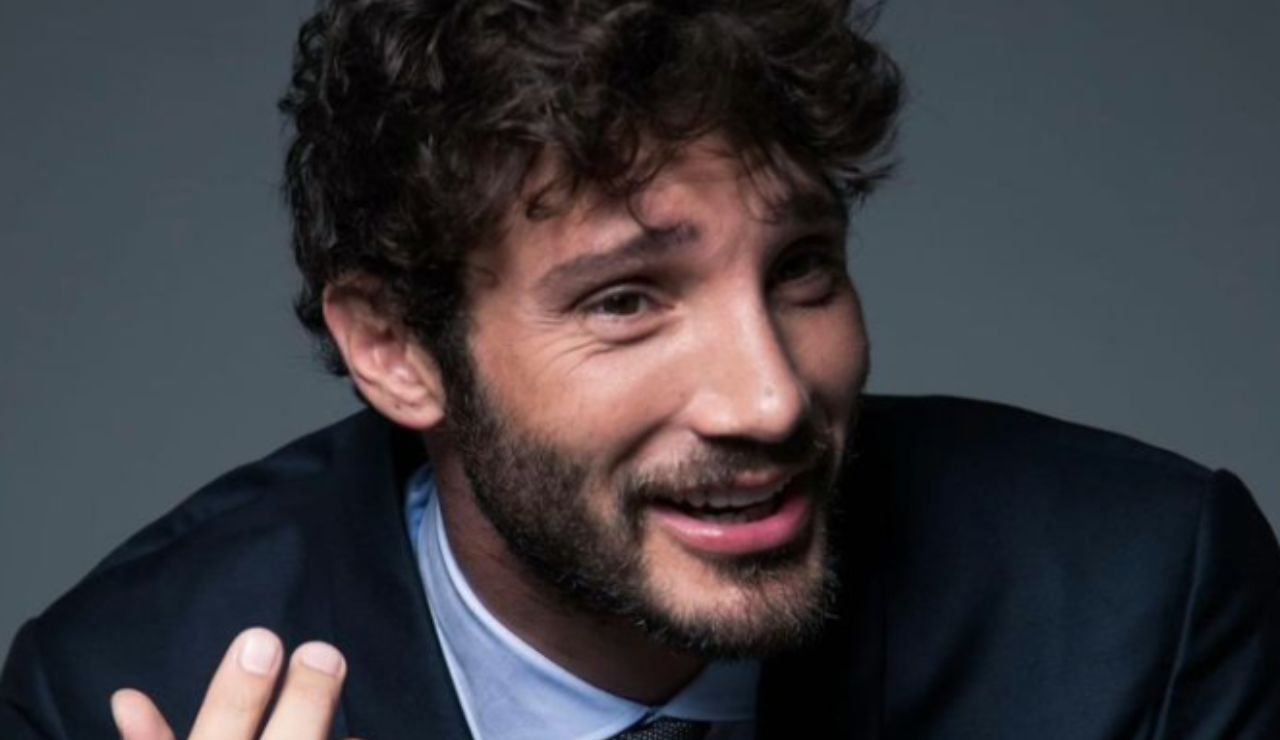 Stefano De Martino sorridente