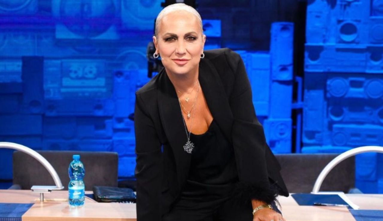 Alessandra Celentano in posa nello studio di Amici