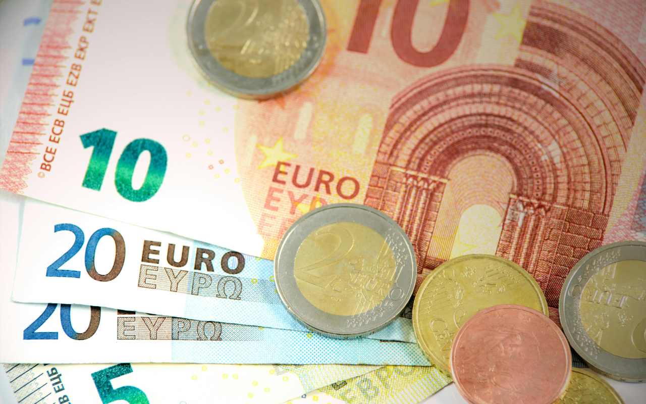 Euro in banconote e monete